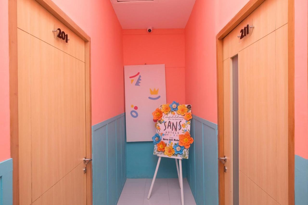 Hotel Sans By Reddoorz Surakarta (Solo)